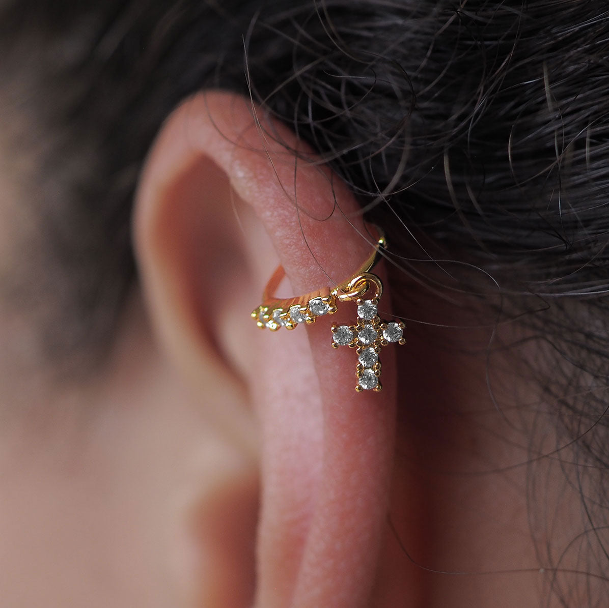 Damen Piercing Helix jetzt kaufen in unserem Onlineshop oder vor Ort in unserer Filiale in Basel